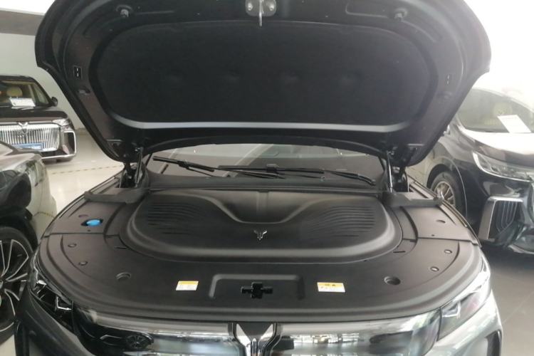 Used VOYAH FREE 2025 Model FREE+ Four-Wheel-Drive Qiankun Edition Engine Bay