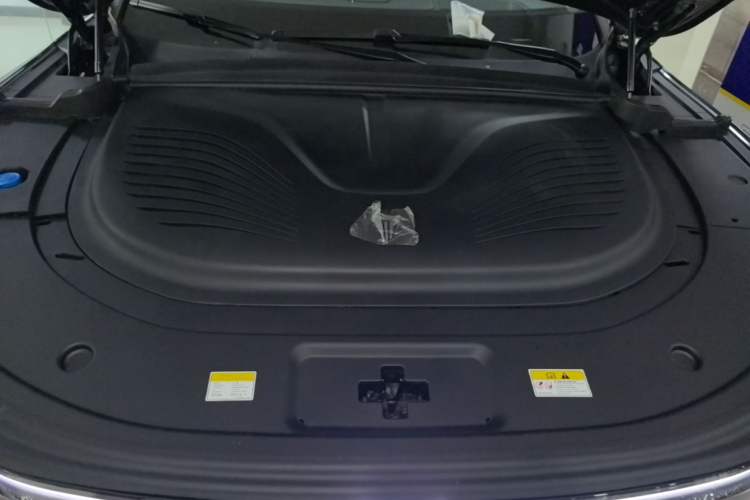 Used VOYAH FREE 2025 Model FREE+ Four-Wheel-Drive Qiankun Edition Engine Bay