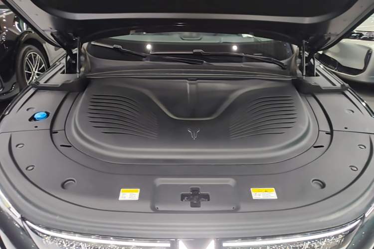 Used VOYAH FREE 2025 Model FREE+ Four-Wheel-Drive Qiankun Edition Engine Bay