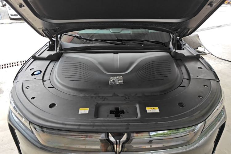 Used VOYAH FREE 2025 Model FREE+ Four-Wheel-Drive Qiankun Edition Engine Bay