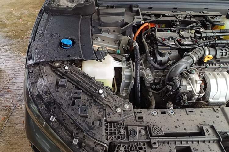 Used VOYAH FREE 2025 Model FREE+ Four-Wheel-Drive Qiankun Edition Engine Bay Right