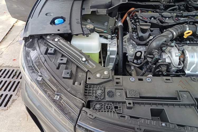 Used VOYAH FREE 2025 Model FREE+ Rear-Drive Qiankun Edition Engine Bay Right