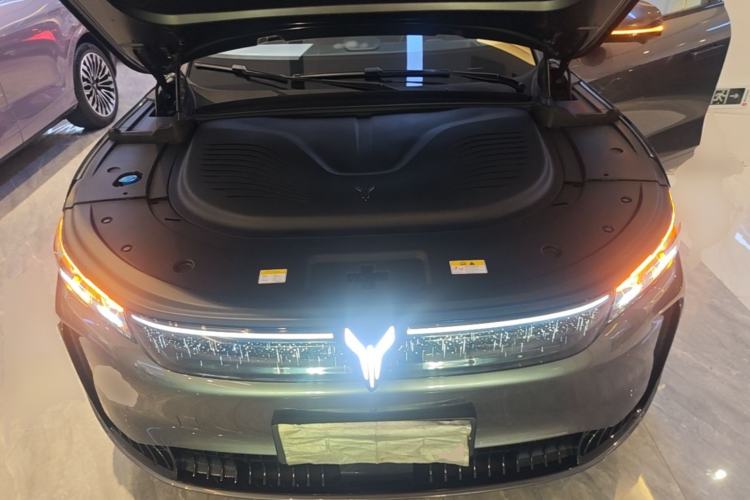 Used VOYAH FREE 2025 Model FREE+ Four-Wheel-Drive Qiankun Edition Engine Bay