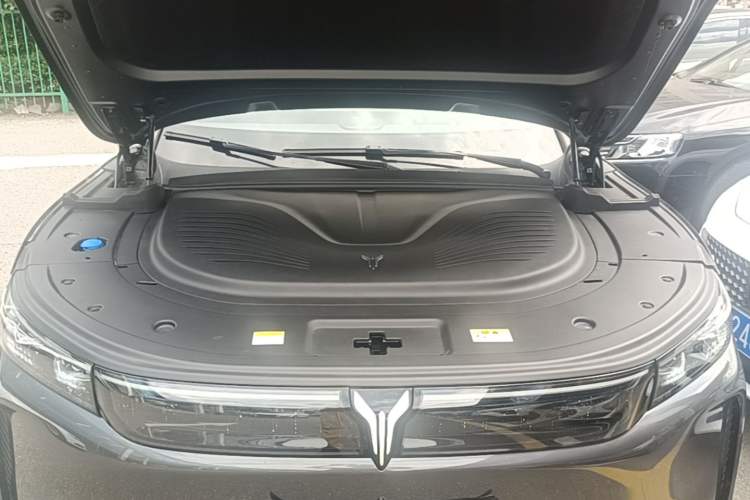 Used VOYAH FREE 2025 Model FREE+ Rear-Drive Qiankun Edition Engine Bay