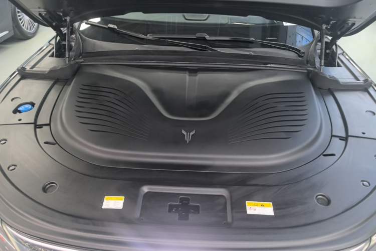 Used VOYAH FREE 2025 Model FREE+ Four-Wheel-Drive Qiankun Edition Engine Bay