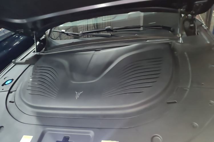 Used VOYAH FREE 2025 Model FREE+ Four-Wheel-Drive Qiankun Edition Engine Bay