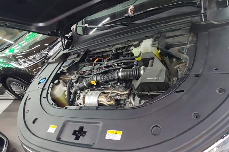 Used VOYAH FREE 2025 Model FREE+ Four-Wheel-Drive Qiankun Edition Engine Bay