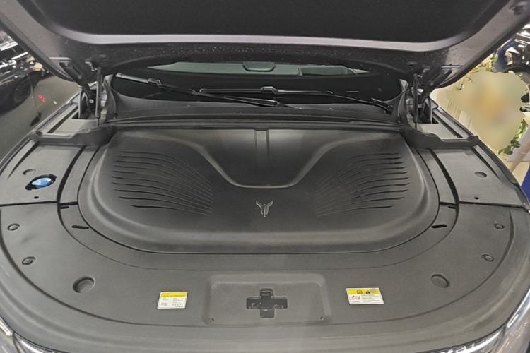 Used VOYAH FREE 2025 Model FREE+ Four-Wheel-Drive Qiankun Edition Engine Bay