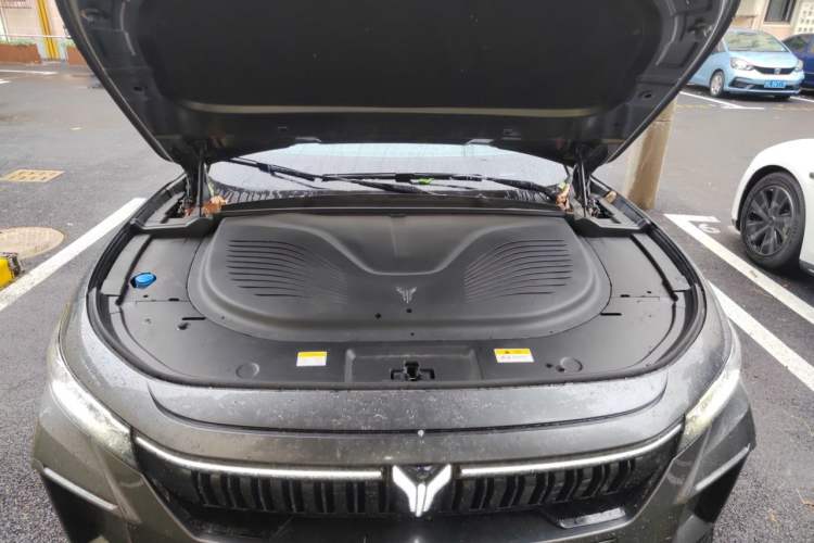 Used VOYAH FREE 2025 318 259 km All-Wheel-Drive Exploration Edition Engine Bay