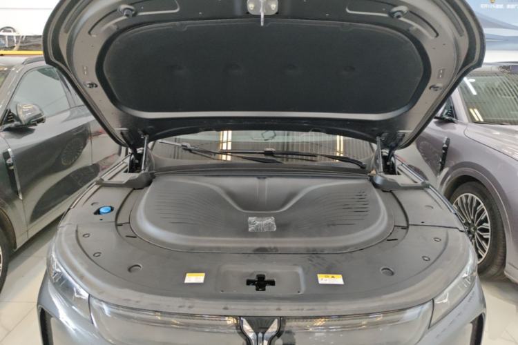 Used VOYAH FREE 2025 Model FREE+ Four-Wheel-Drive Qiankun Edition Engine Bay