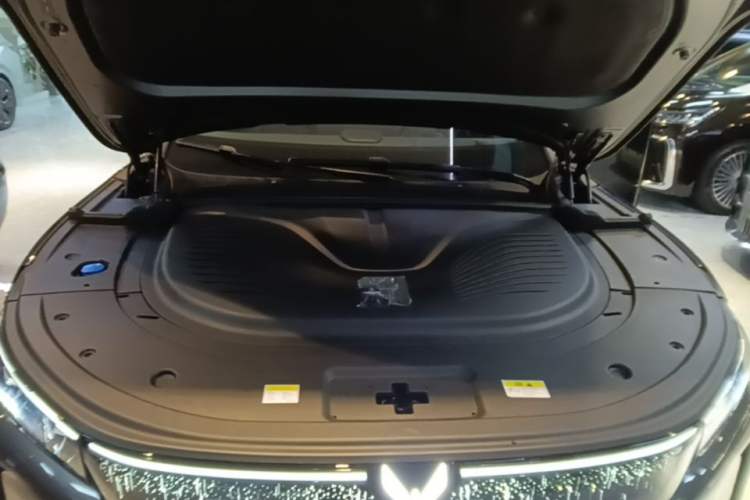 Used VOYAH FREE 2025 Model FREE+ Rear-Drive Qiankun Edition Engine Bay