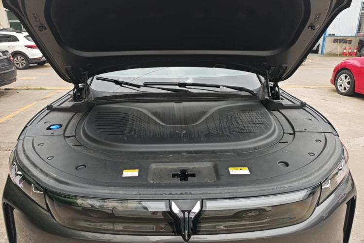 Used VOYAH FREE 2025 Model FREE+ Four-Wheel-Drive Qiankun Edition Engine Bay