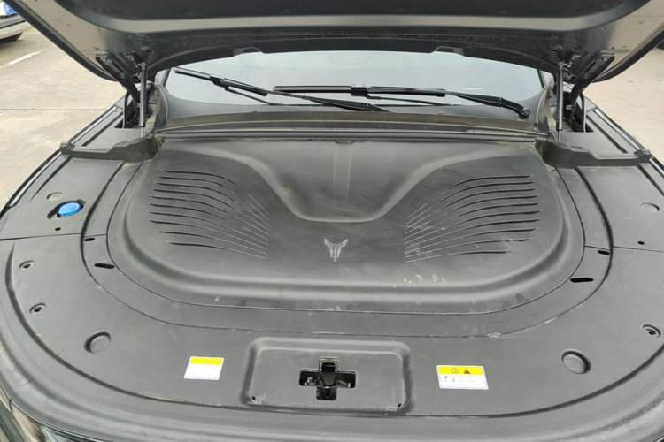 Used VOYAH FREE 2025 Model FREE+ Four-Wheel-Drive Qiankun Edition Engine Bay
