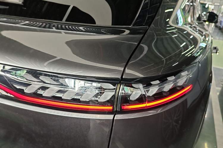 Used VOYAH FREE 2025 Model FREE+ Rear-Drive Qiankun Edition Exterior 3