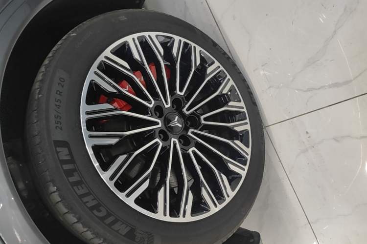 Used VOYAH FREE 2025 Model FREE+ Four-Wheel-Drive Qiankun Edition Exterior 4