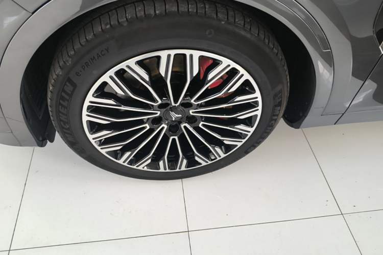 Used VOYAH FREE 2025 Model FREE+ Four-Wheel-Drive Qiankun Edition Exterior 4