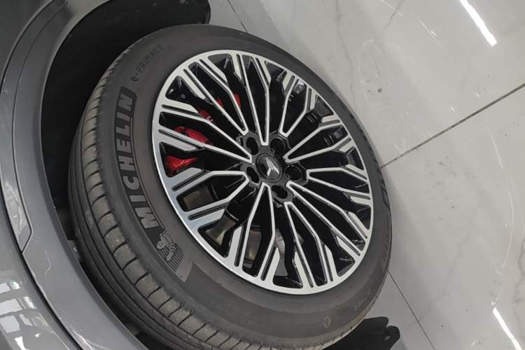 Used VOYAH FREE 2025 Model FREE+ Rear-Drive Qiankun Edition Exterior 4