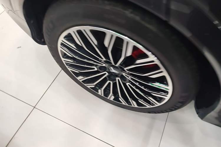 Used VOYAH FREE 2025 Model FREE+ Four-Wheel-Drive Qiankun Edition Exterior 5