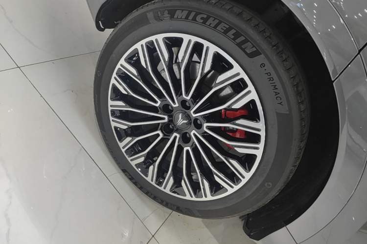 Used VOYAH FREE 2025 Model FREE+ Rear-Drive Qiankun Edition Exterior 5