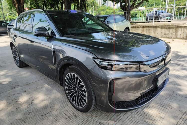 Used VOYAH FREE 2025 Model FREE+ Four-Wheel-Drive Qiankun Edition Front Right 45 Deg