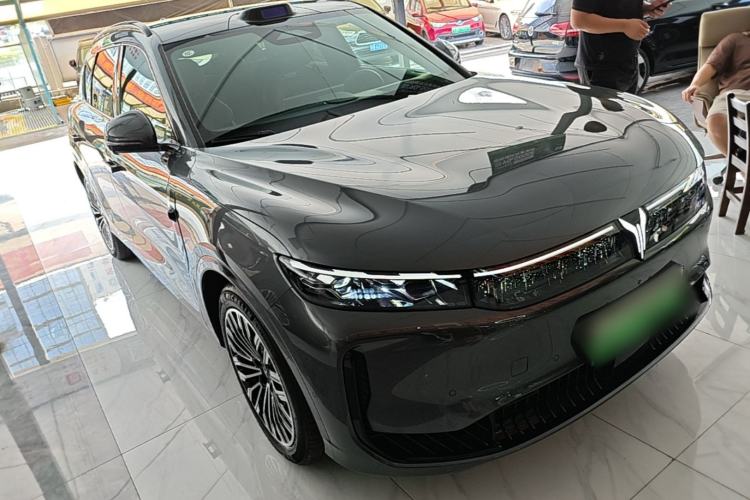 Used VOYAH FREE 2025 Model FREE+ Rear-Drive Qiankun Edition Front Right 45 Deg
