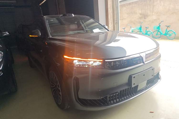 Used VOYAH FREE 2025 Model FREE+ Rear-Drive Qiankun Edition Front Right 45 Deg