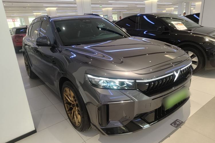 Used VOYAH FREE 2025 318 259 km All-Wheel-Drive Exploration Edition Front Right 45 Deg