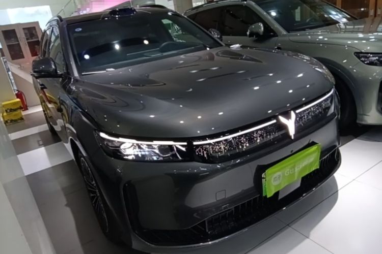 Used VOYAH FREE 2025 Model FREE+ Four-Wheel-Drive Qiankun Edition Front Right 45 Deg