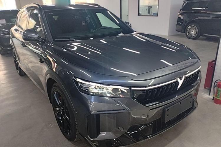 Used VOYAH FREE 2025 318 259 km All-Wheel-Drive Exploration Edition Front Right 45 Deg