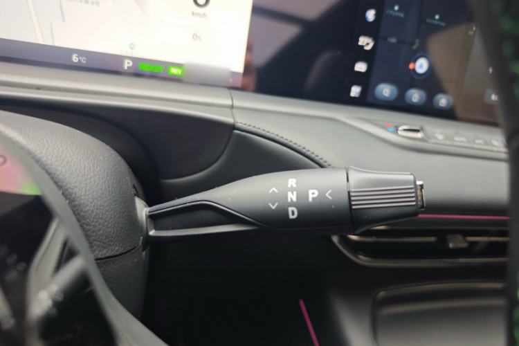 Used VOYAH FREE 2025 318 259 km All-Wheel-Drive Exploration Edition Gear Lever