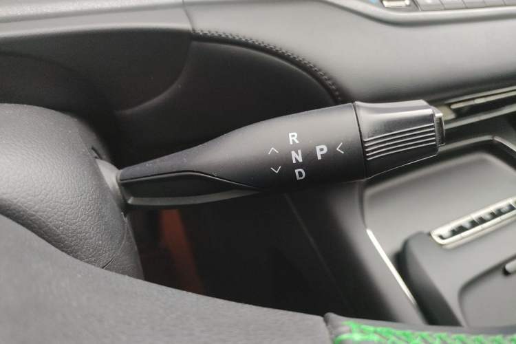 Used VOYAH FREE 2025 318 259 km All-Wheel-Drive Exploration Edition Gear Lever