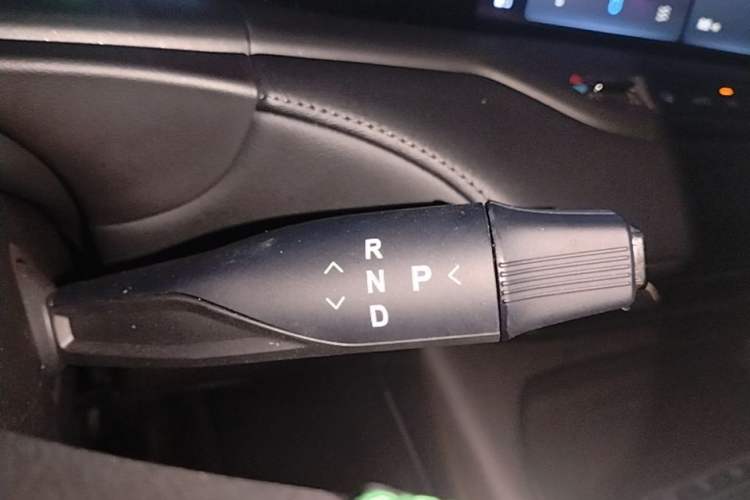 Used VOYAH FREE 2025 318 259 km All-Wheel-Drive Exploration Edition Gear Lever
