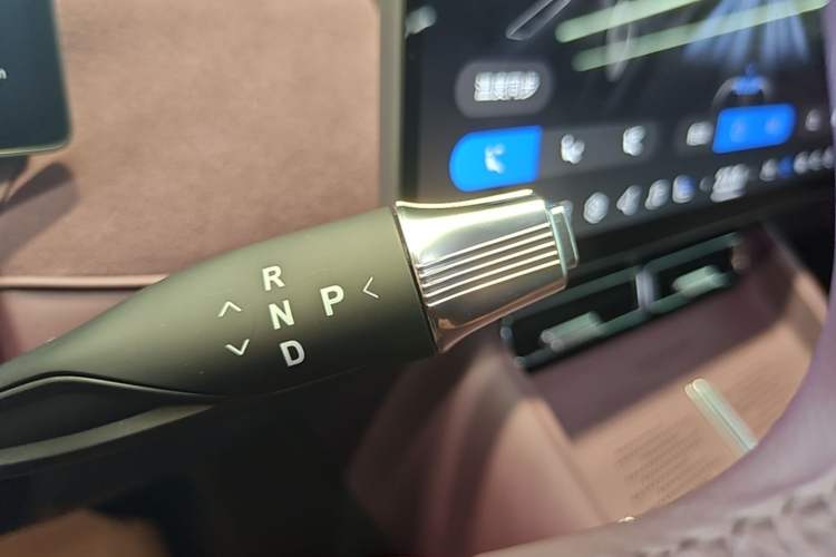 Used VOYAH FREE 2025 Model FREE+ Rear-Drive Qiankun Edition Gear Lever
