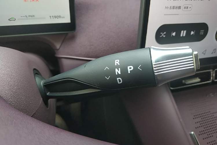Used VOYAH FREE 2025 Model FREE+ Rear-Drive Qiankun Edition Gear Lever