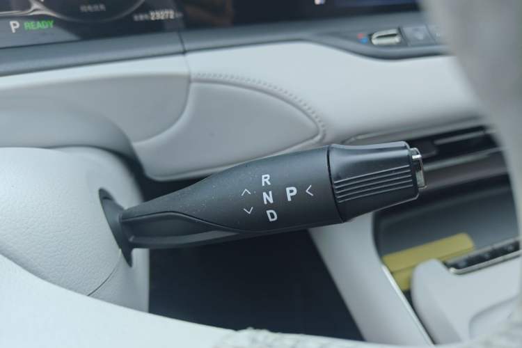 Used VOYAH FREE 2025 318 259 km All-Wheel-Drive Exploration Edition Gear Lever
