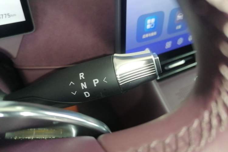 Used VOYAH FREE 2025 Model FREE+ Four-Wheel-Drive Qiankun Edition Gear Lever