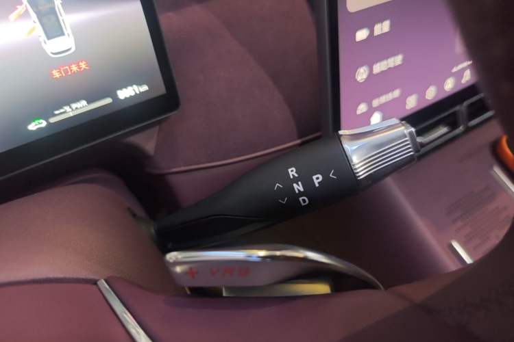 Used VOYAH FREE 2025 Model FREE+ Four-Wheel-Drive Qiankun Edition Gear Lever