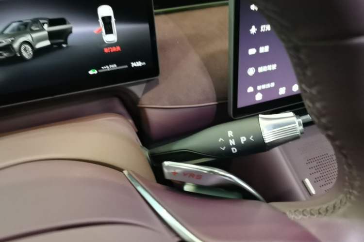 Used VOYAH FREE 2025 Model FREE+ Four-Wheel-Drive Qiankun Edition Gear Lever