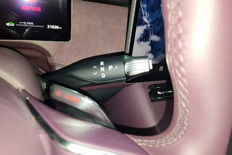 Used VOYAH FREE 2025 Model FREE+ Four-Wheel-Drive Qiankun Edition Gear Lever