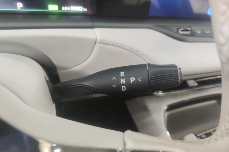 Used VOYAH FREE 2025 318 318 km Rear-Drive Touring Edition Gear Lever
