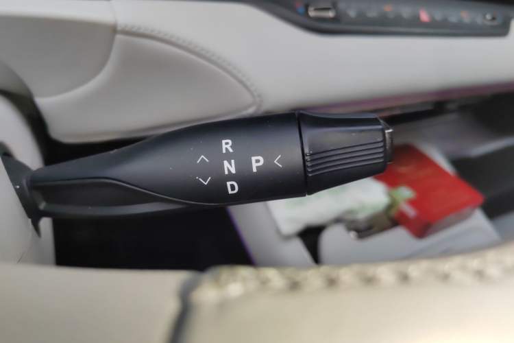 Used VOYAH FREE 2025 318 259 km All-Wheel-Drive Exploration Edition Gear Lever