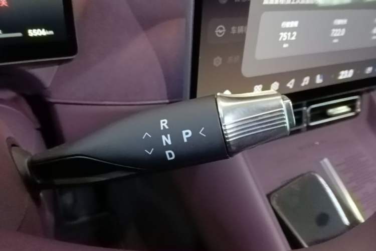 Used VOYAH FREE 2025 Model FREE+ Rear-Drive Qiankun Edition Gear Lever