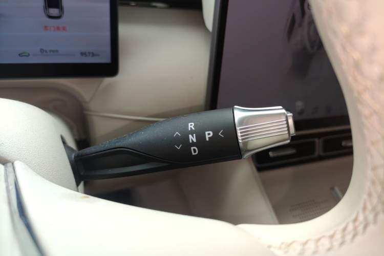 Used VOYAH FREE 2025 Model FREE+ Rear-Drive Qiankun Edition Gear Lever