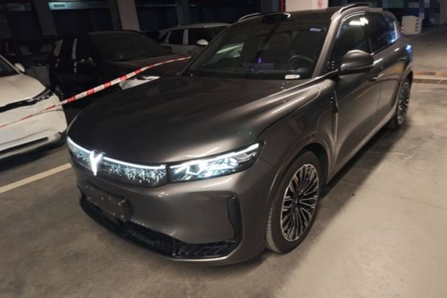 VOYAH FREE 2025 Model FREE+ Four-Wheel-Drive Qiankun Edition с пробегом