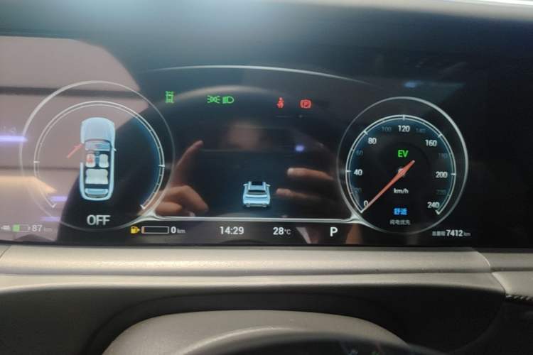 Used VOYAH FREE 2025 318 259 km All-Wheel-Drive Exploration Edition Instrument Cluster