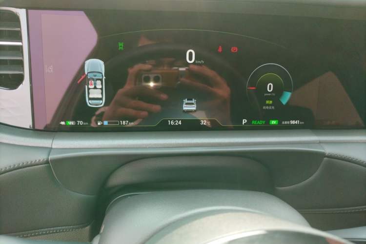 Used VOYAH FREE 2025 318 259 km All-Wheel-Drive Exploration Edition Instrument Cluster
