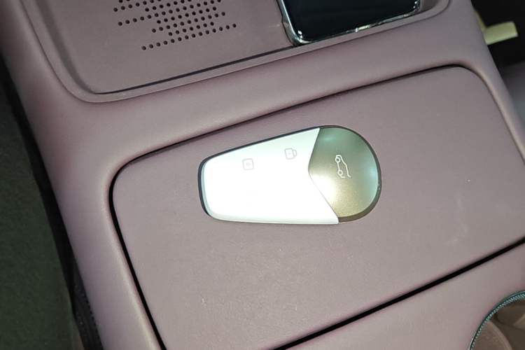 Used VOYAH FREE 2025 Model FREE+ Rear-Drive Qiankun Edition Interior 1