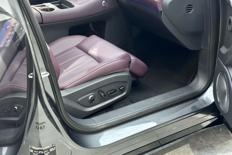 Used VOYAH FREE 2025 Model FREE+ Rear-Drive Qiankun Edition Interior 11