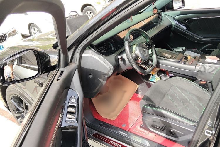 Used VOYAH FREE 2025 318 259 km All-Wheel-Drive Exploration Edition Interior 3