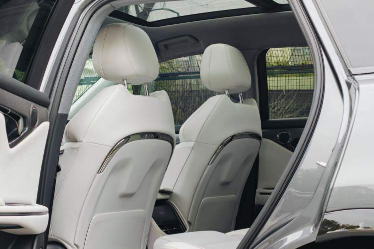 Used VOYAH FREE 2025 318 259 km All-Wheel-Drive Exploration Edition Interior 3
